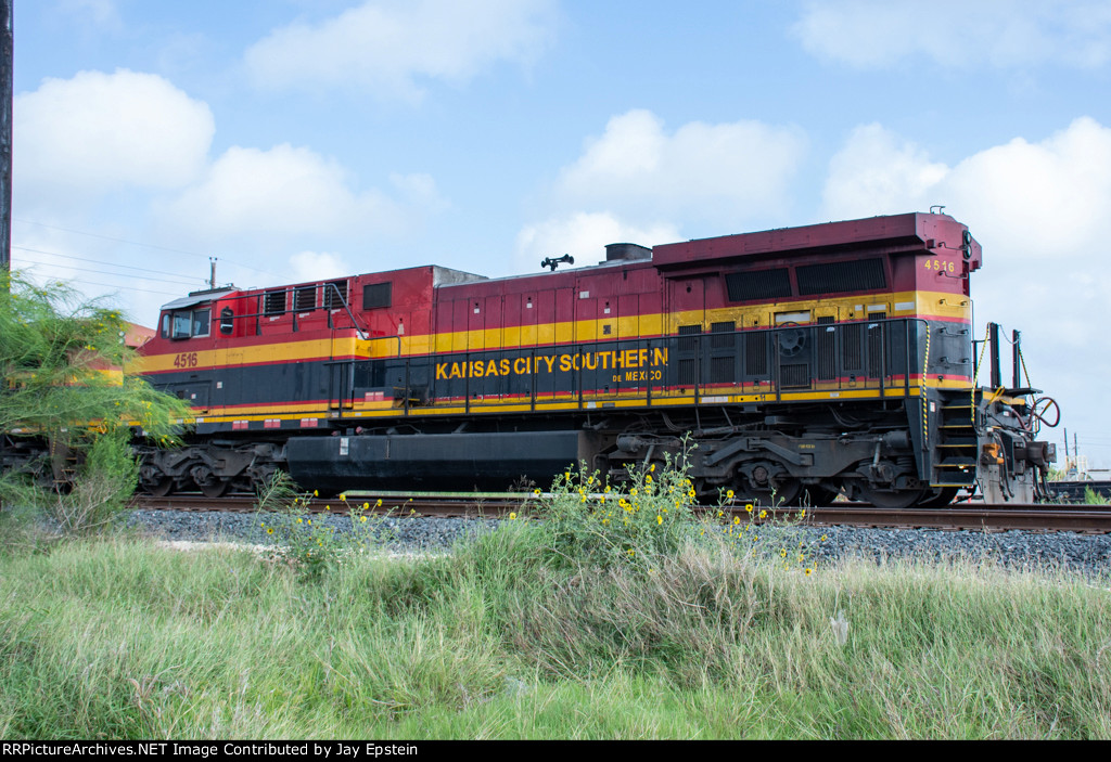 KCSM 4516 sits beside the Corpus Christi Yard 